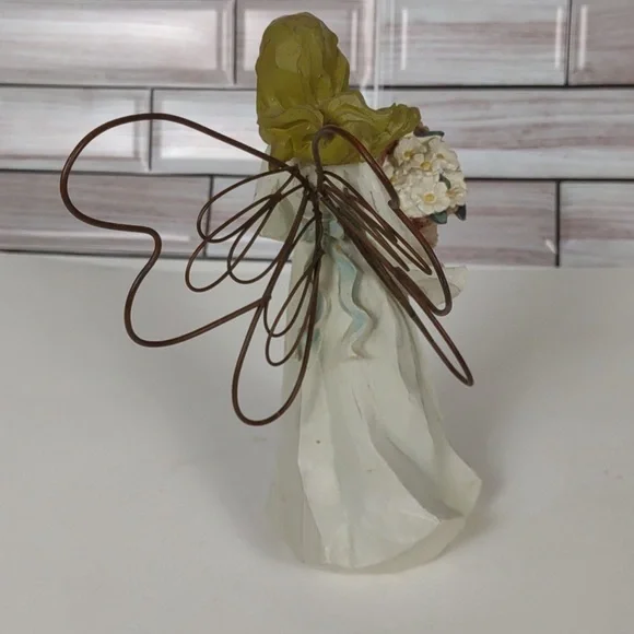 Ganz Resin Angel Figurine Spring Hat Wire Wings EUC - Picture 3 of 4